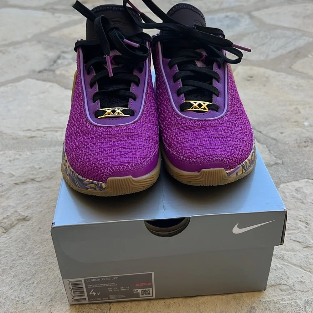 Nike LeBron XX SE (GS) Sneakers - Picture 2 of 6
